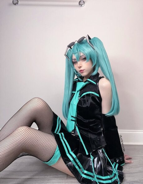 Duckie Cos model naked photo