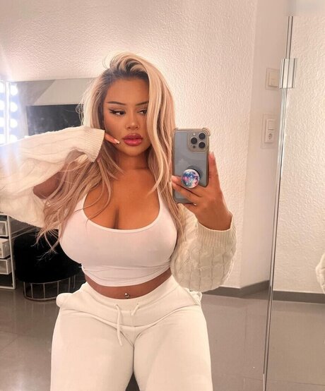 Nilufarsra sexy star pics