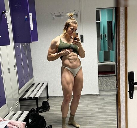 Lea Schreiner star beautiful pics