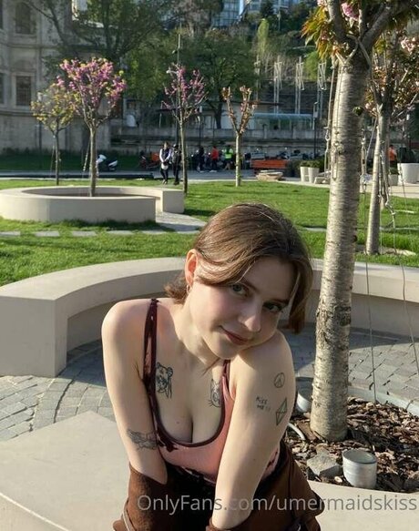 Mermaids Kiss perfect pornstar pics