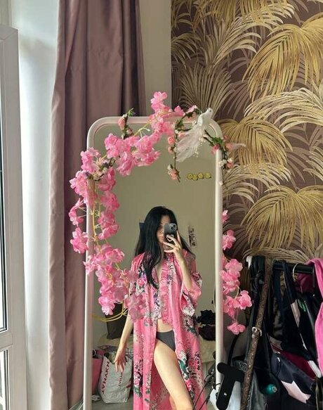 Mermaids Kiss nude model image