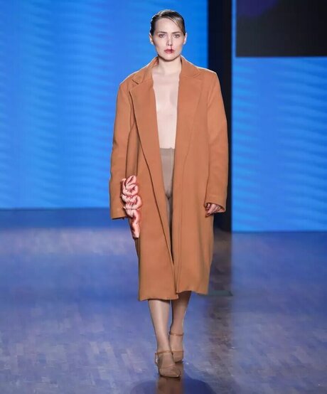 Leticia Colin erotic star pics