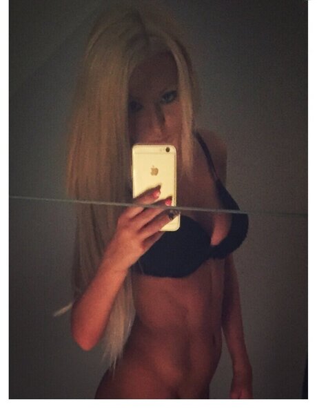 Melanie Hirsch star art archive