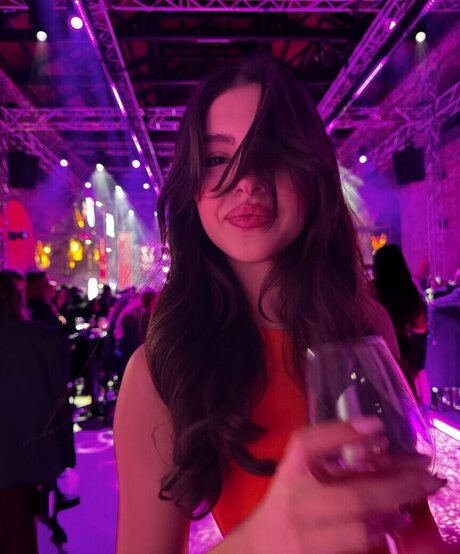 Sinem Melek Co kun free star galleries