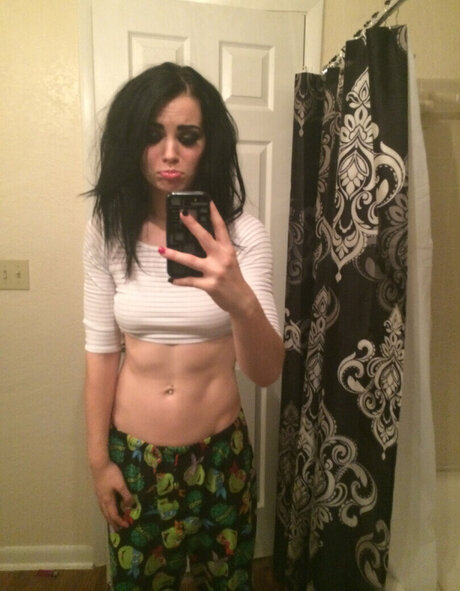 Saraya Jade Bevis model sex image