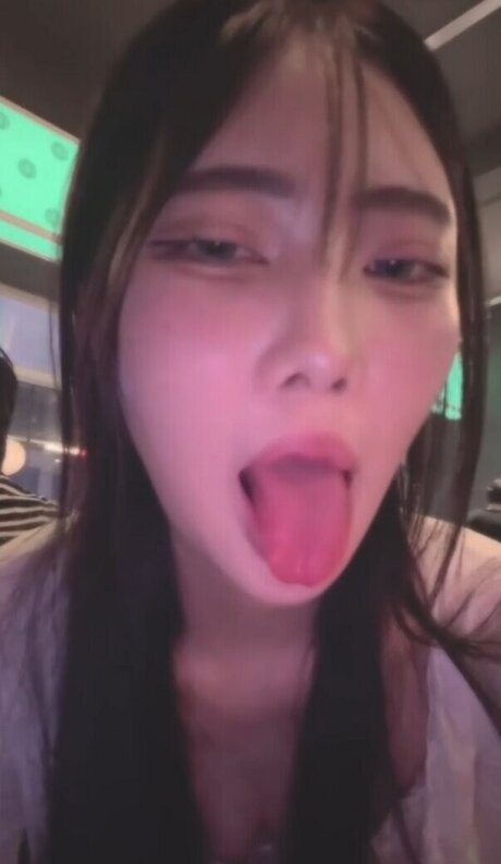 ehxoehlstkfka0 model naked pic