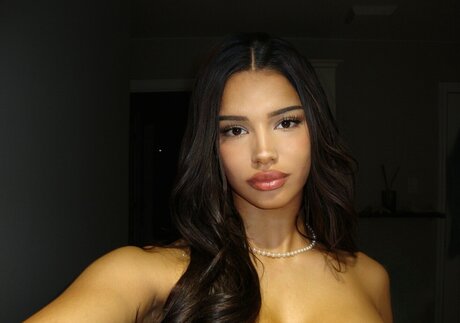 Kiana Dufour model nude pics