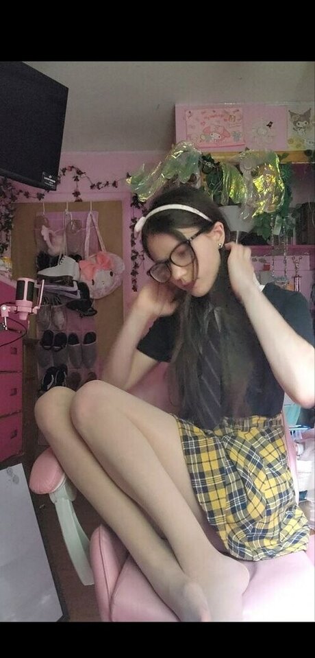 Ariel Harris pretty model galleries