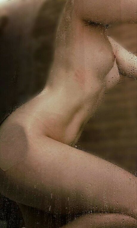 virlyana naked model photo