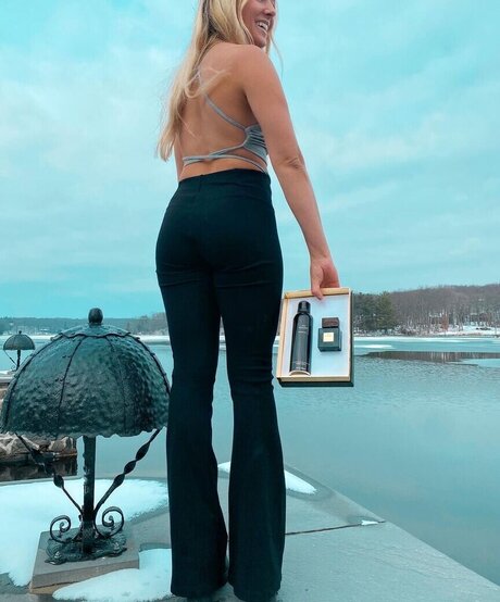 julie tirado model high quality img