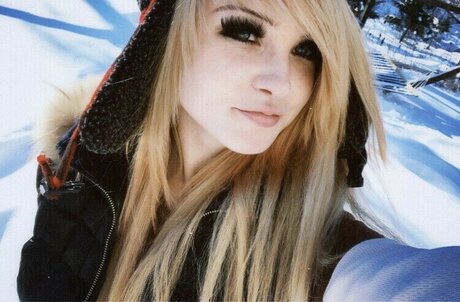 Shauna Dean Cokeland pretty model image