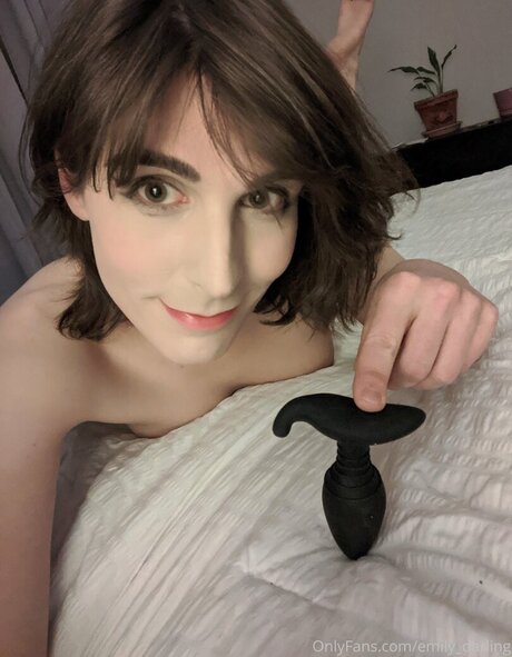 Emily Darling hot actress pictures