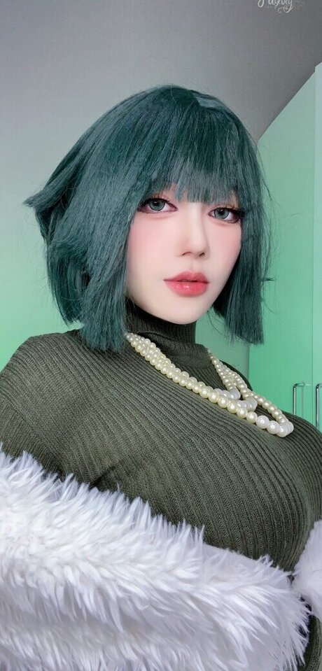 Faixvey model nude pic