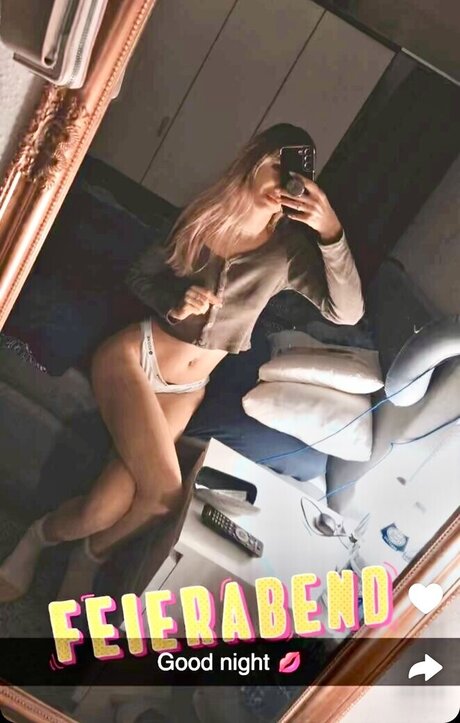 its sunny93 model naked pictures