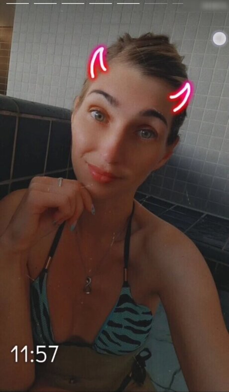 its sunny93 profile pic