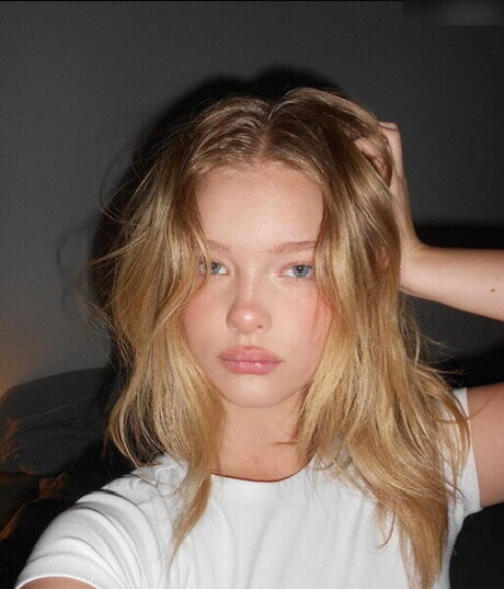 pdm clara model nude photo