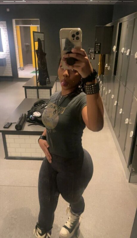 goldenbihxo nudes actress photo