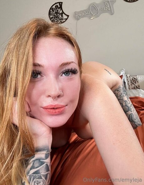 Emyleja sexy star img