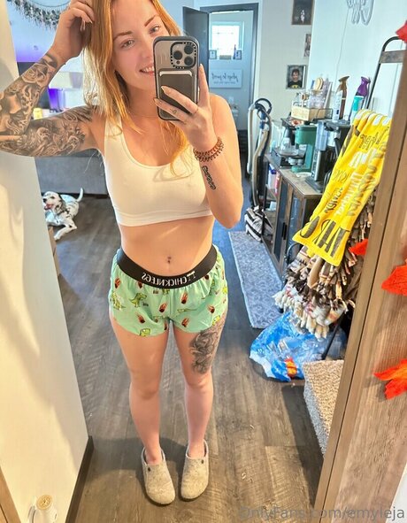 Emyleja free star photo