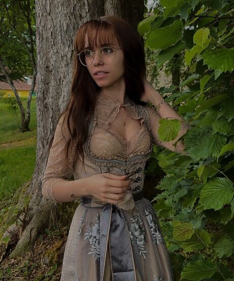 Facialize Me art actress pictures