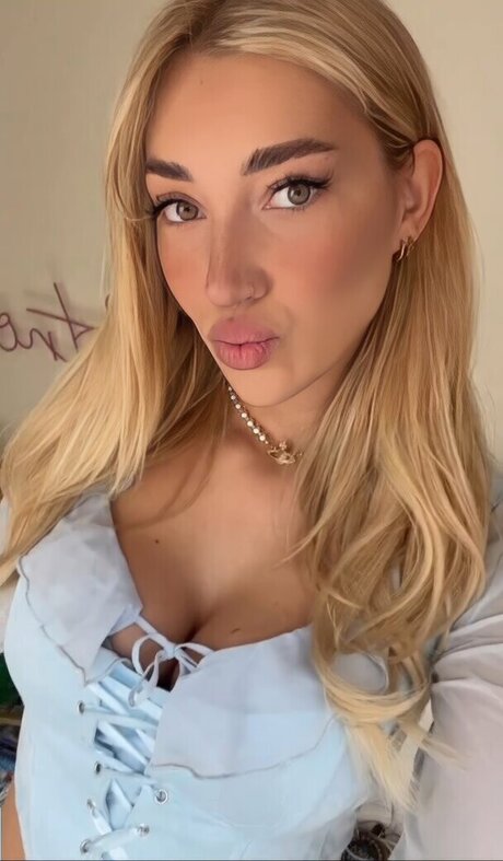 Facialize Me pornstar xxx pictures