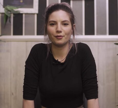 Facialize Me porn actress pics