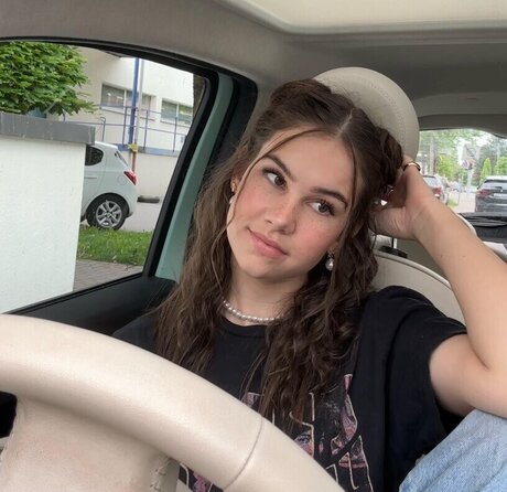 Facialize Me art model photos