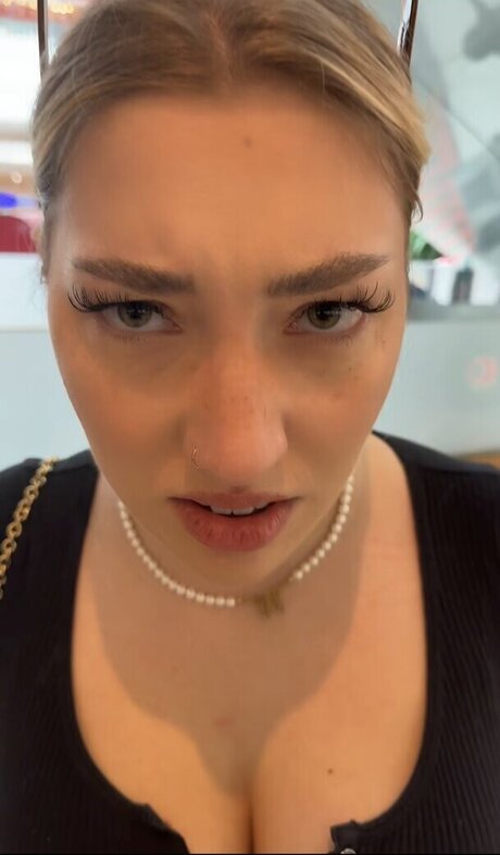 Facialize Me pornstar xxx pics