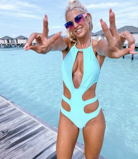 Isi Gl ck beautiful model pictures