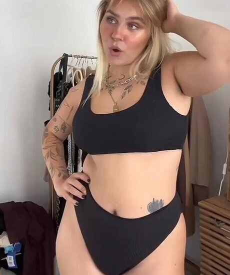 Viky kid star sexy img