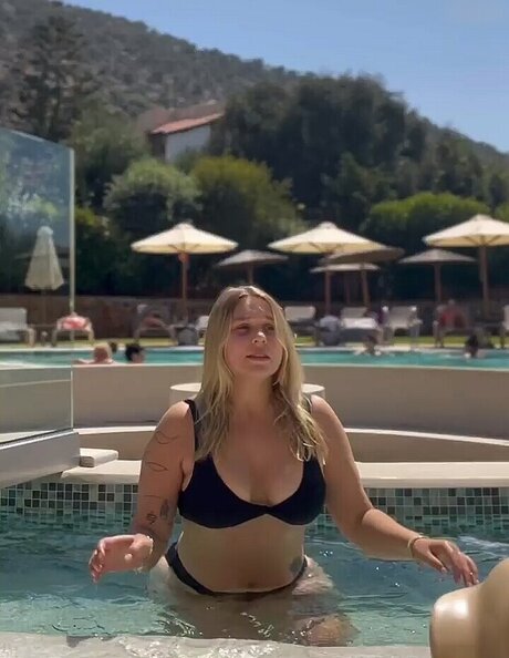 Viky kid adult actress pictures