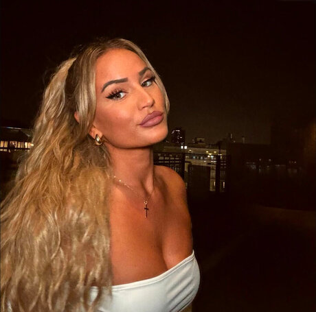 Jana Barca sexy actress pictures