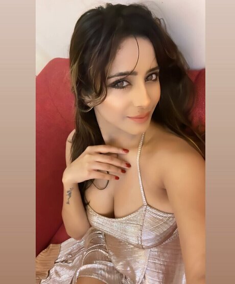 Kate Sharma nice actress pic