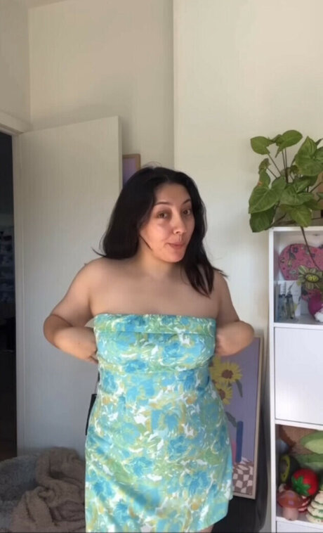 ASMR JADE naked model gallery