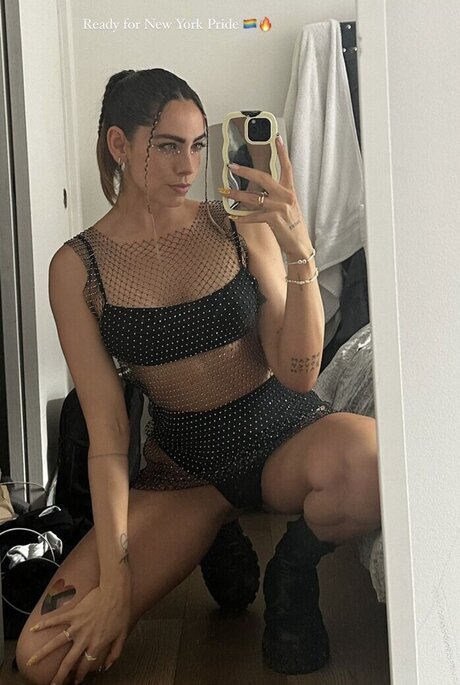 herstoryfeed model hot pictures