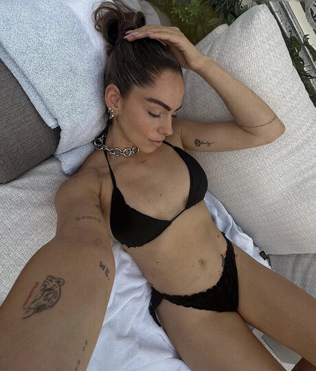 herstoryfeed art star pictures