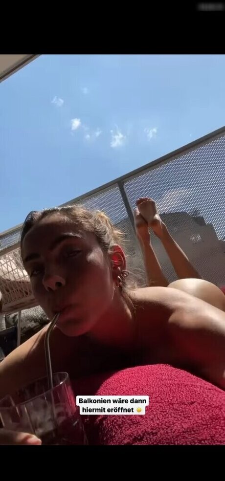 herstoryfeed hot model pics