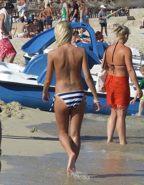 U Got It Flaunt It_ high quality model photo