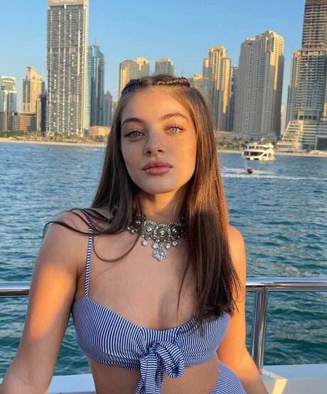 Leyla Afshonkar nude actress galleries