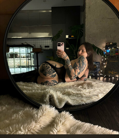 queenbellatrixx best star pic