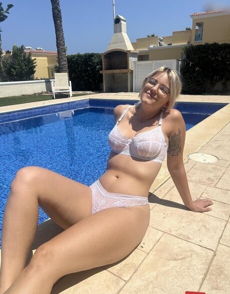 AnnaTravels model erotic gallery