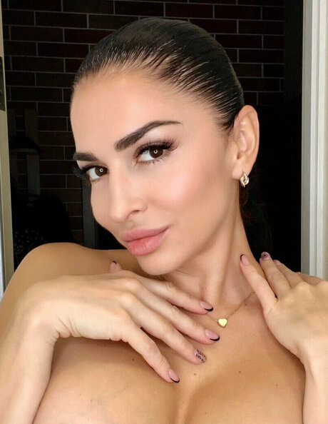 Caroline ASMR star naked galleries