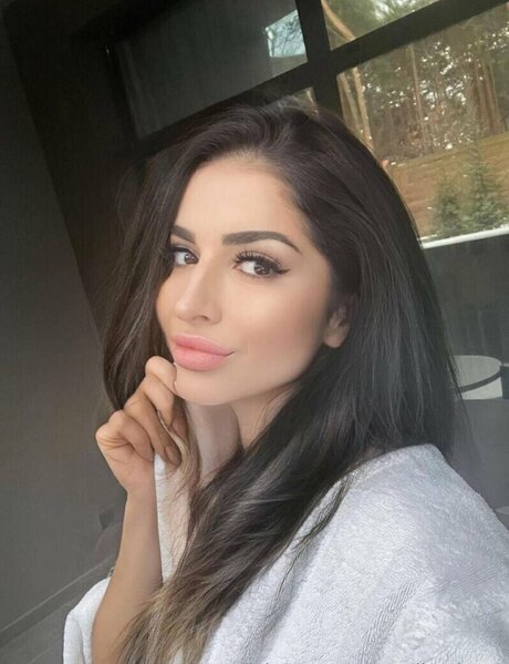 Caroline ASMR free star photo