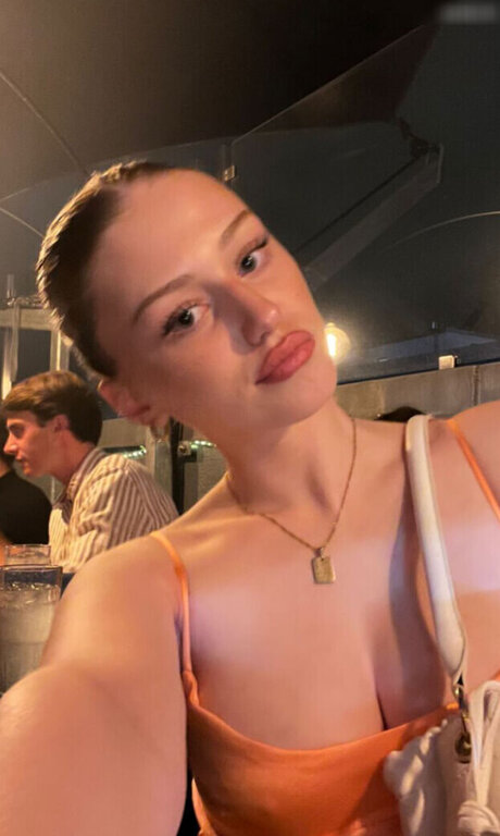 Yana Clare profile pic