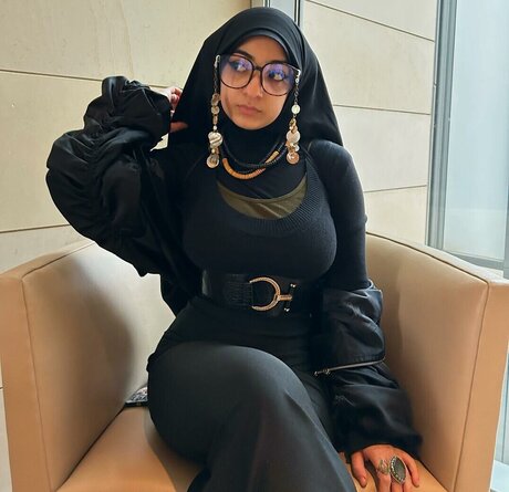 cryimgthrowingup star nude galleries