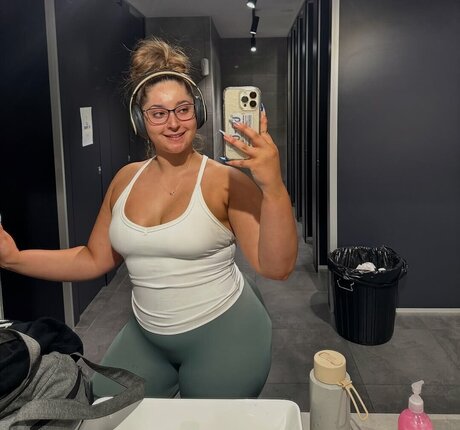 Anakakfit nude actress pictures