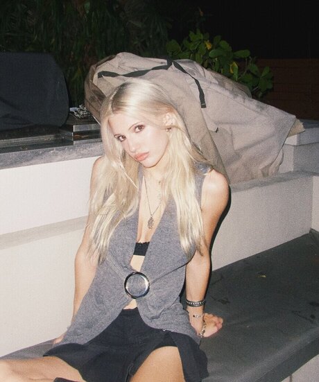 BestBlondiiecb sexy actress pic