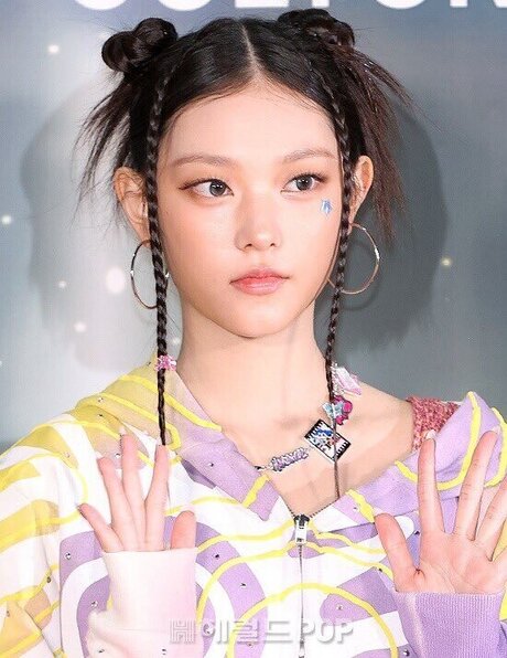 Haerin high quality star picture