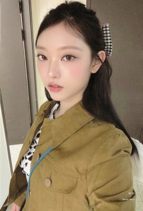 Haerin model porn photo