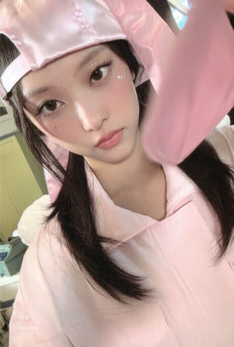 Haerin beautiful pornstar photo